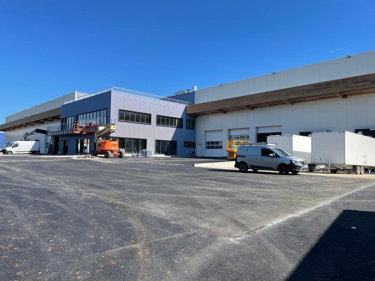 Flex in Tremblay-en-France for lease Building Photo- Image 1 of 12