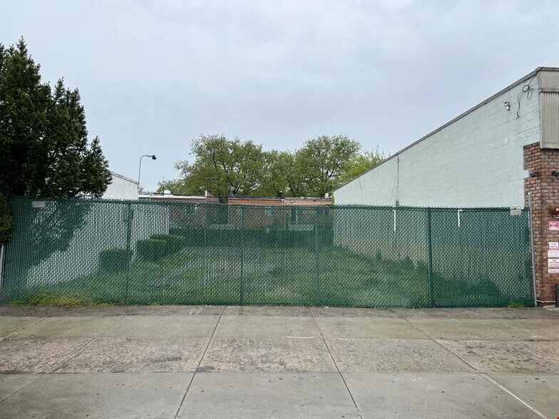 2264 Flatbush Ave, Brooklyn, NY à vendre - Photo du bâtiment - Image 3 de 7