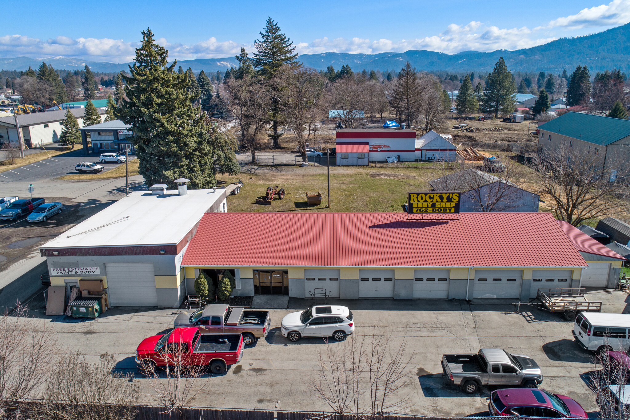 256 W Dakota Ave, Hayden, ID à vendre Photo du b timent- Image 1 de 8