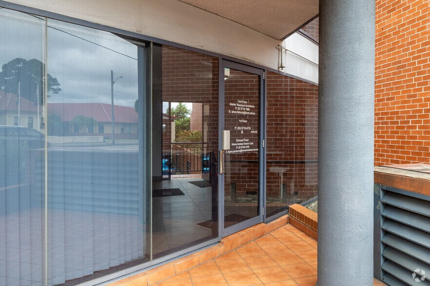 524 Canterbury Rd, Campsie à louer - Photo du bâtiment - Image 2 de 4