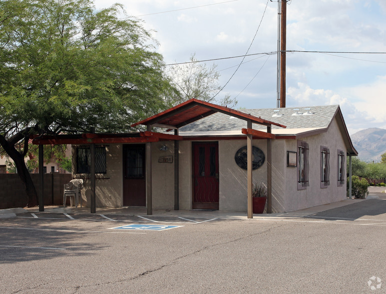 3958 E Fort Lowell Rd, Tucson, AZ à louer - Photo principale - Image 1 de 3