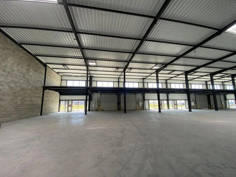 Flex dans Le Thillay à louer - Photo du bâtiment - Image 2 de 9