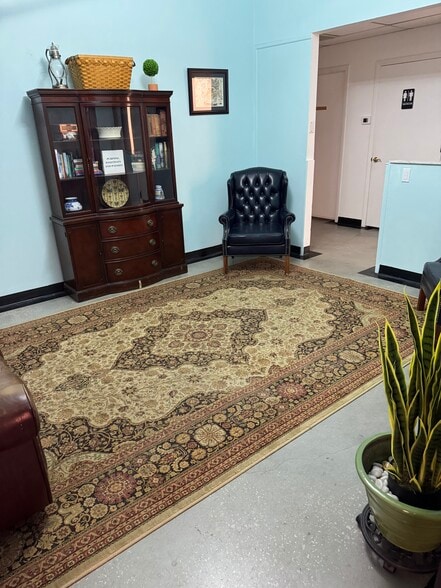 621 Lakeview Rd, Clearwater, FL for lease - Interior Photo - Image 2 of 13