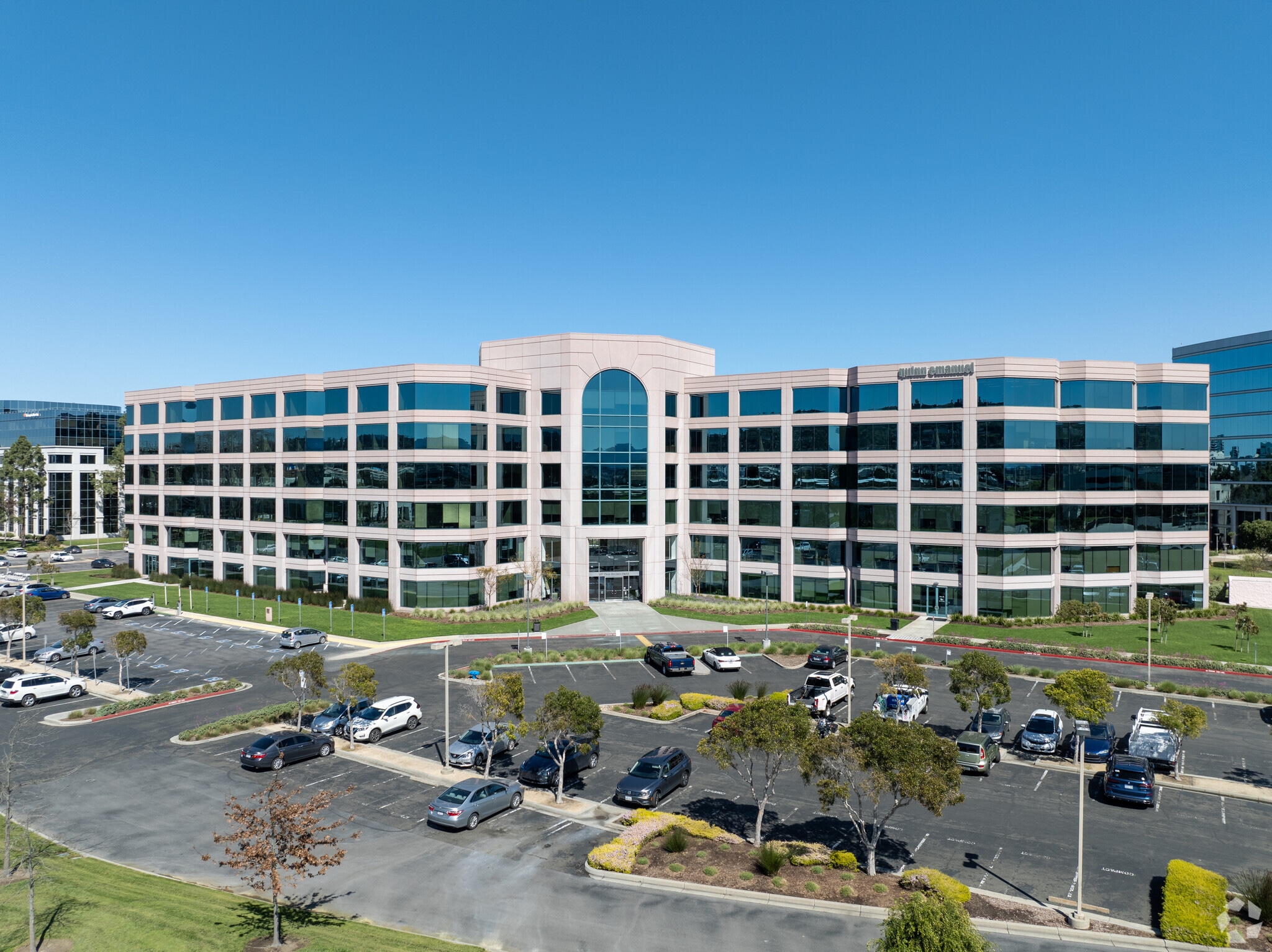 555 Twin Dolphin Dr, Redwood City, CA for lease Primary Photo- Image 1 of 39
