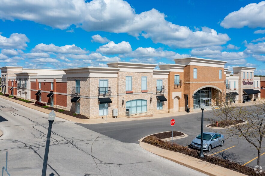 16130 W Bluemound Rd, Brookfield, WI for lease - Building Photo - Image 2 of 8