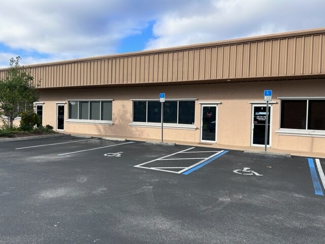 660 Charlotte St, Punta Gorda, FL à louer - Photo du bâtiment - Image 3 de 12