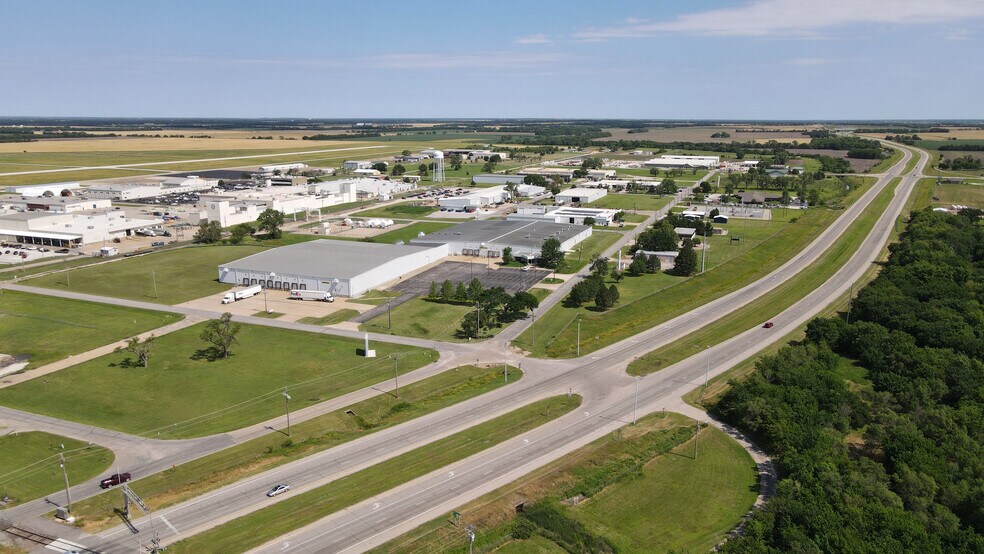 22425 D St, Winfield, KS à vendre - Photo du bâtiment - Image 2 de 11