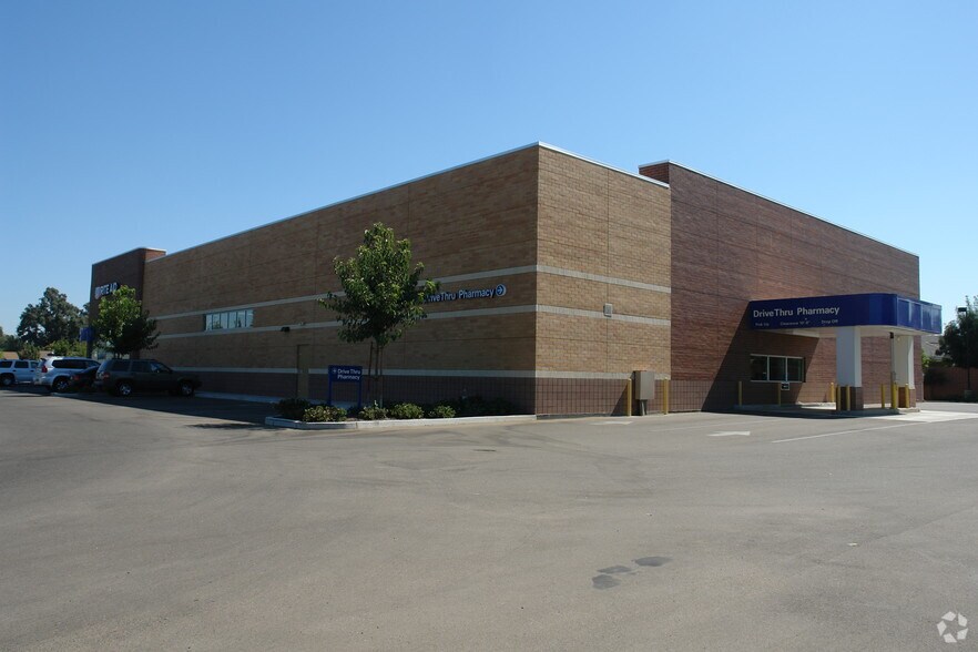 1735 E Walnut Ave, Visalia, CA à vendre - Photo du bâtiment - Image 3 de 16