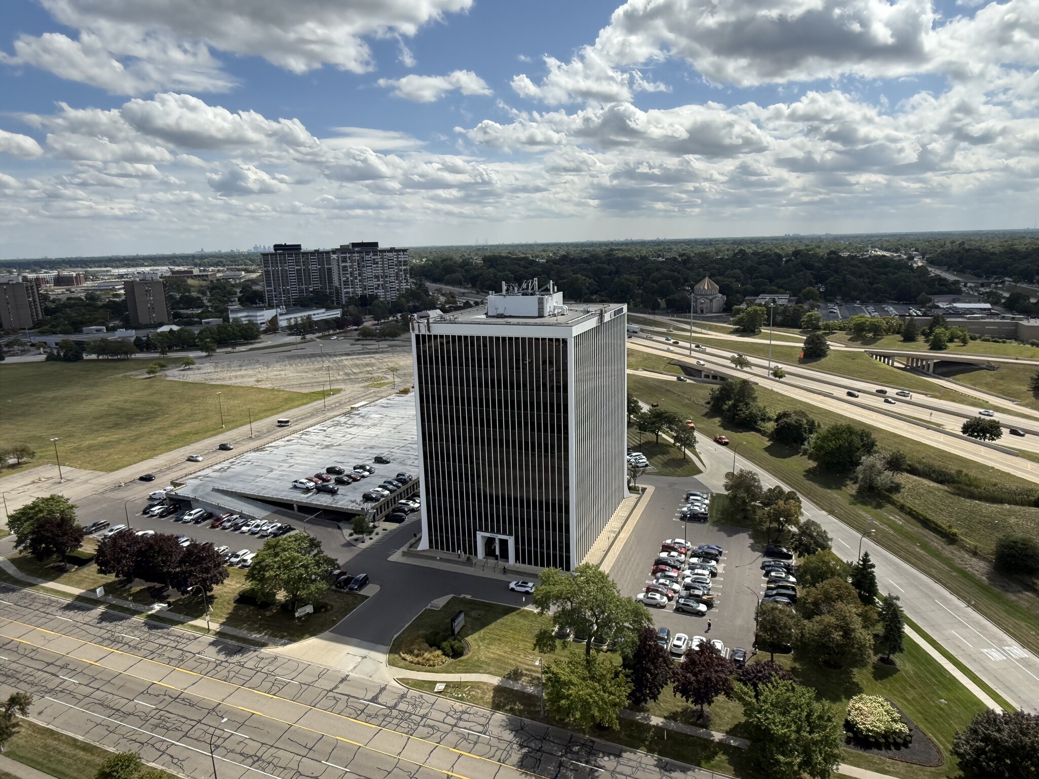 17515 W 9 Mile Rd, Southfield, MI for sale Building Photo- Image 1 of 7