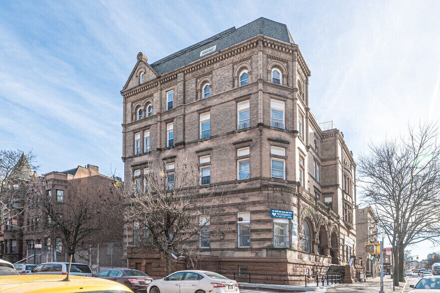 19 Rogers Ave, Brooklyn, NY à louer - Photo du bâtiment - Image 3 de 19
