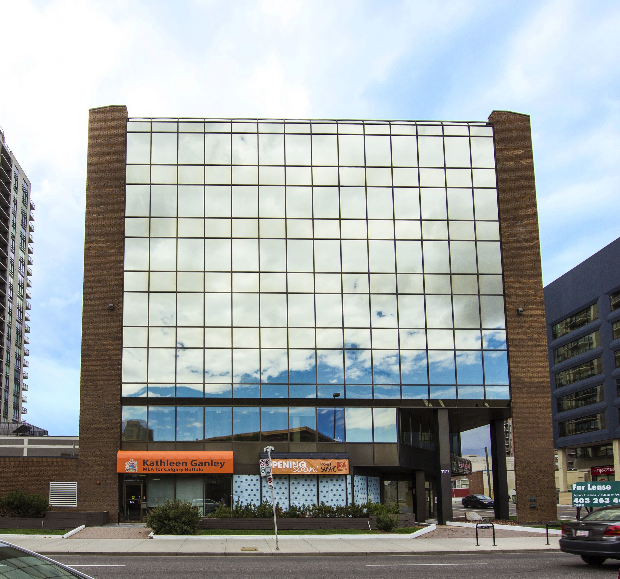 1177 11th Ave SW, Calgary, AB à vendre Photo du bâtiment- Image 1 de 1