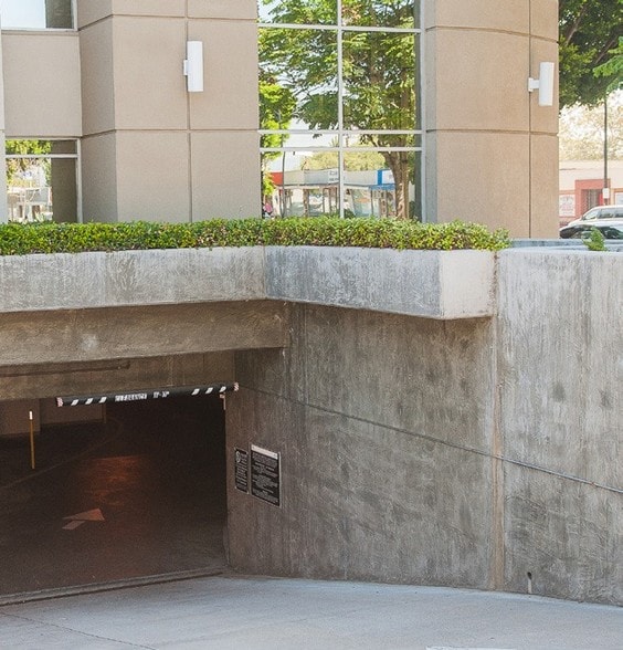 2211 W Magnolia Blvd, Burbank, CA for lease - Building Photo - Image 3 of 4