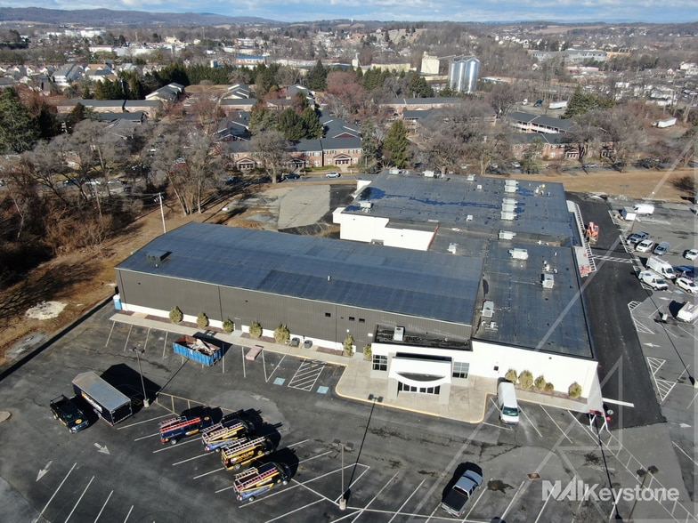 172 Shillington Rd, Sinking Spring, PA for lease - Primary Photo - Image 1 of 30