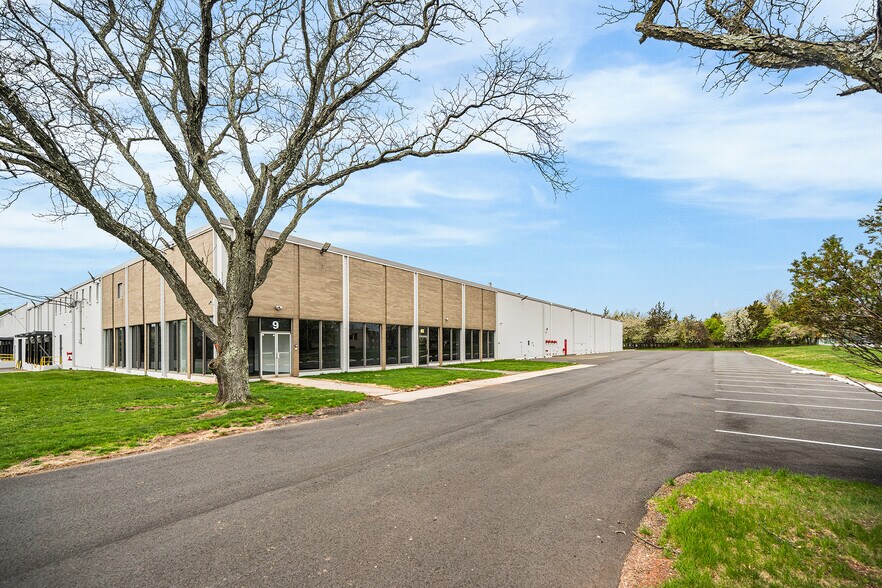 9 Taylor Rd, Edison, NJ à louer - Photo du bâtiment - Image 3 de 6