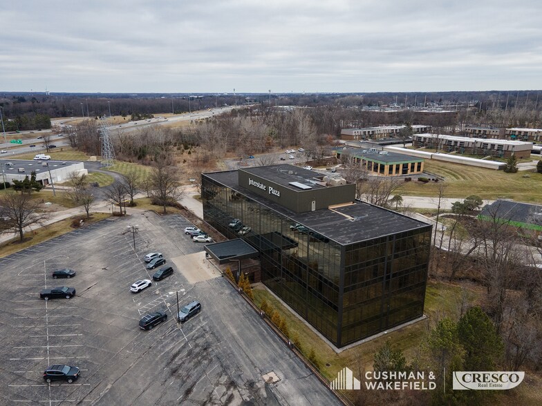 16600 Sprague Rd, Middleburg Heights, OH à louer - Photo du bâtiment - Image 1 de 12