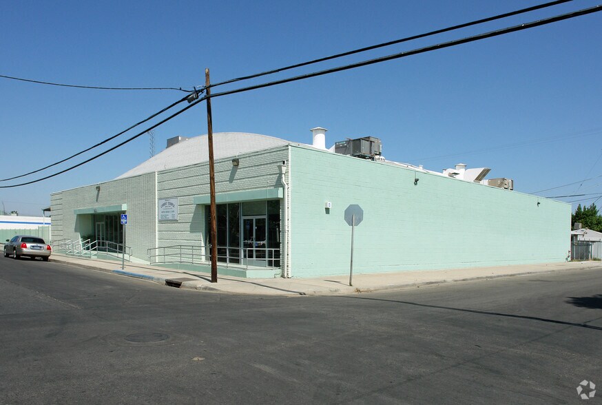 2611 E Hammond Ave, Fresno, CA à vendre - Photo du bâtiment - Image 2 de 5