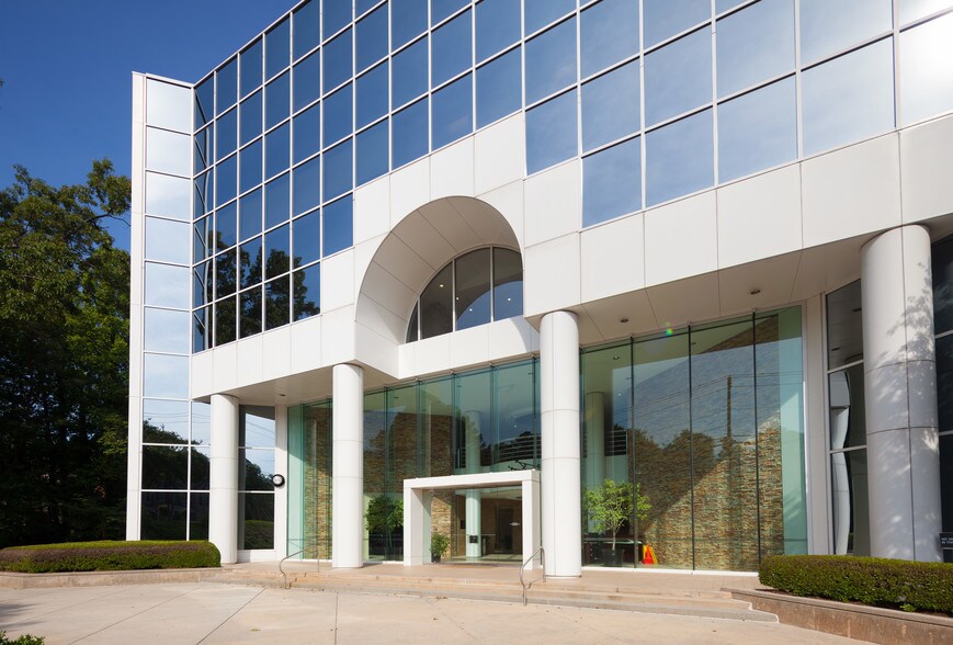 4360 Chamblee Dunwoody Rd, Atlanta, GA à louer - Photo du bâtiment - Image 3 de 11