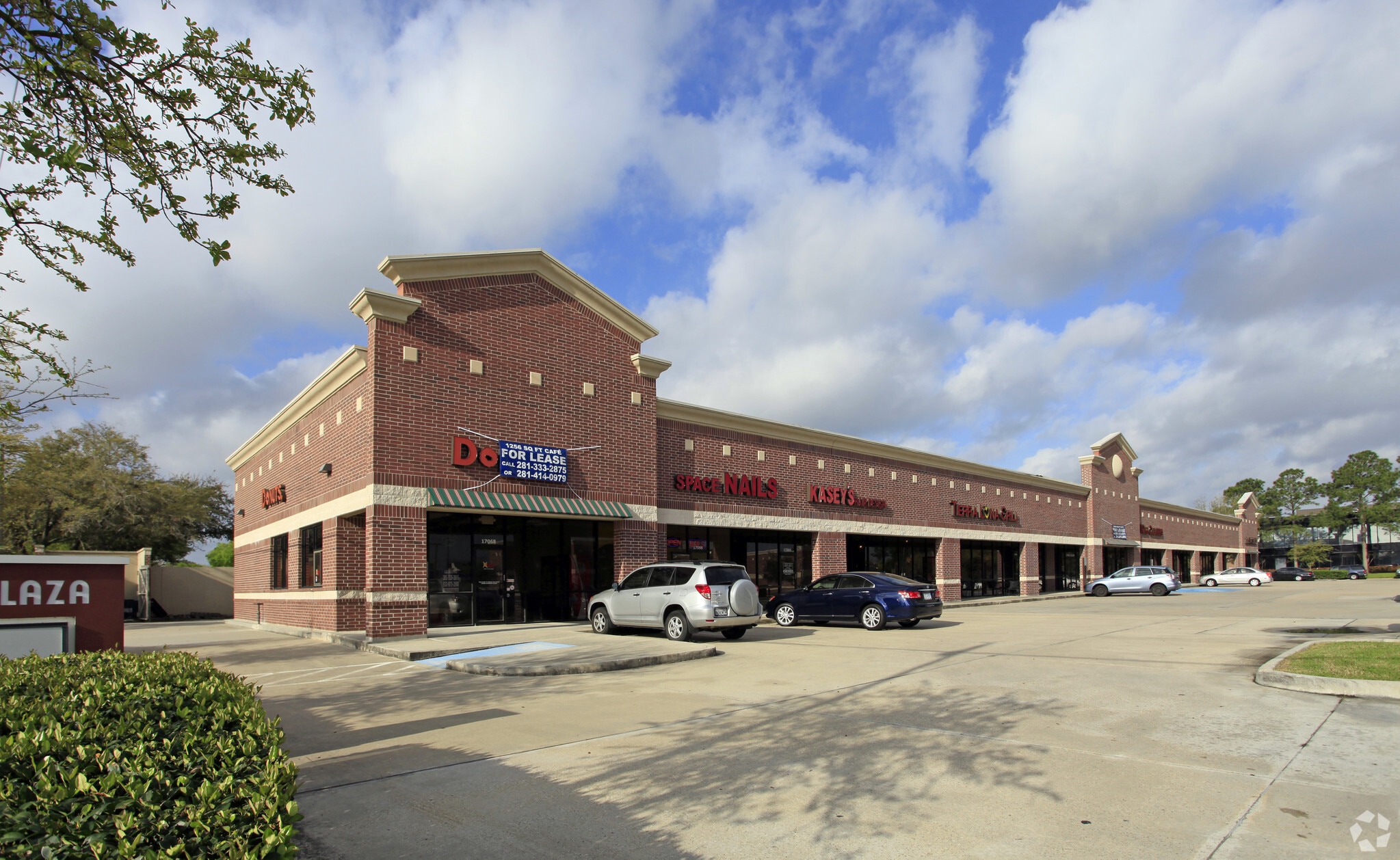 17050 Saturn Ln, Houston, TX for lease Primary Photo- Image 1 of 9