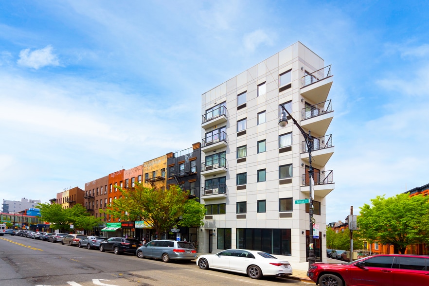 28 Spencer Pl, Brooklyn, NY for lease - Building Photo - Image 3 of 10