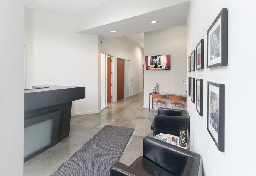 28005 Smyth Dr, Santa Clarita, CA à louer - Hall d’entrée - Image 2 de 10