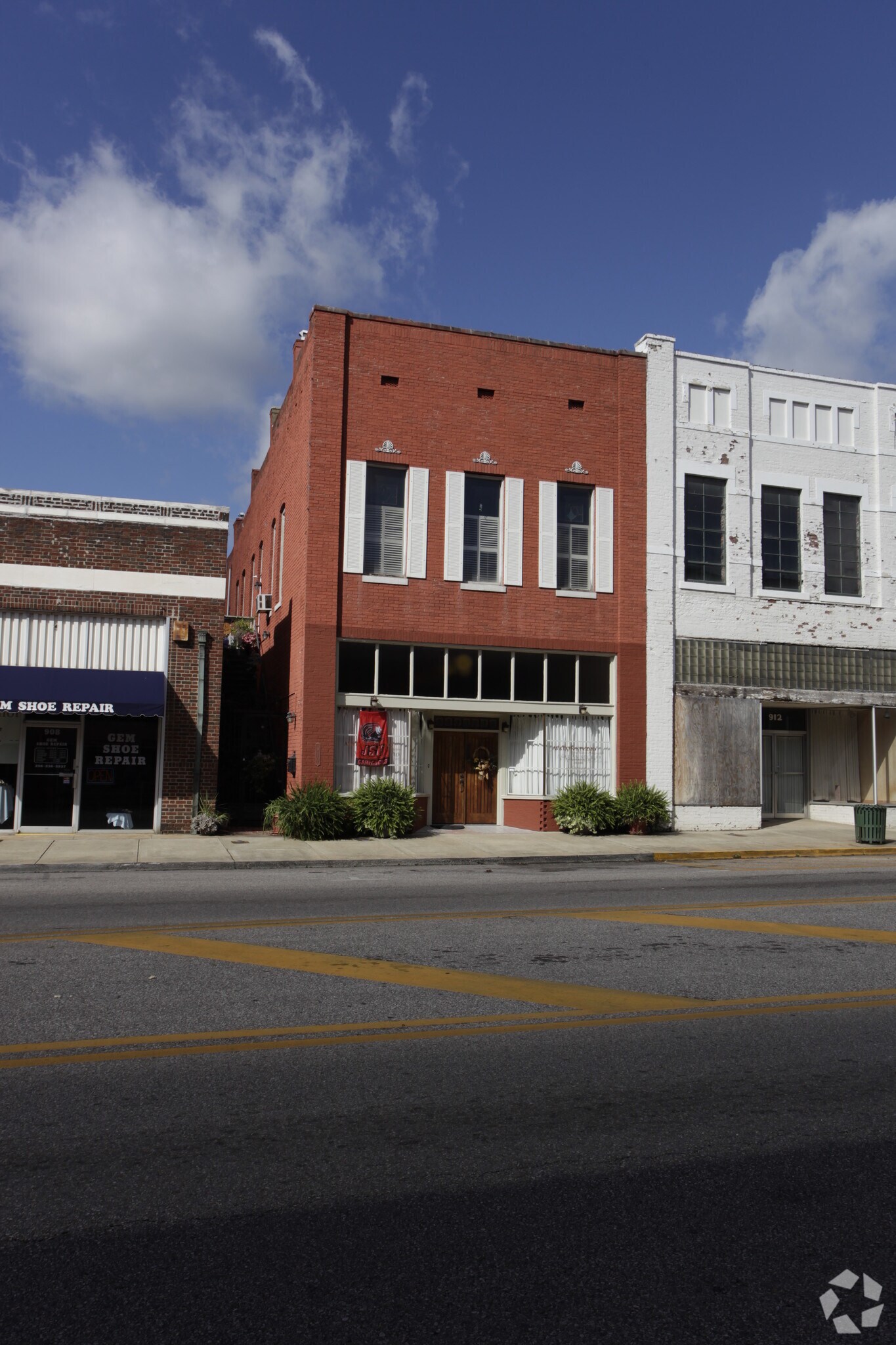 910 Noble St, Anniston, AL for sale Primary Photo- Image 1 of 3