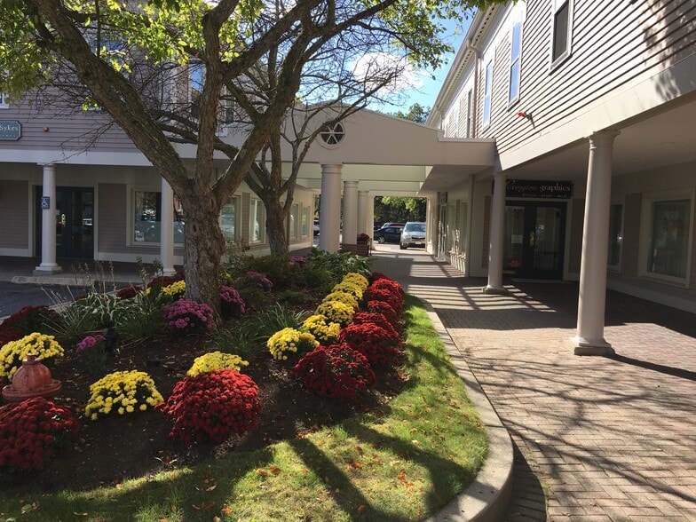 74-76 Bedford St, Lexington, MA for lease - Building Photo - Image 2 of 30