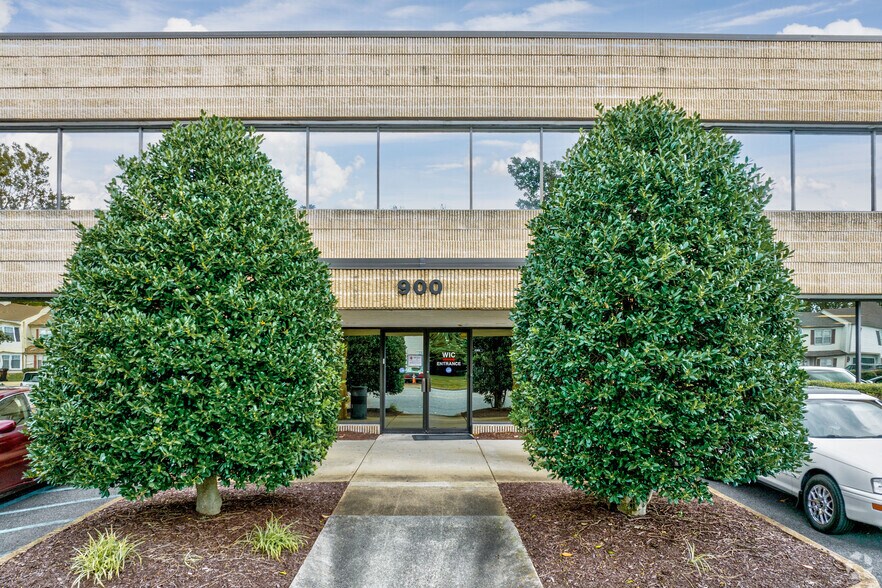 900 Commonwealth Pl, Virginia Beach, VA à louer - Photo du bâtiment - Image 3 de 20