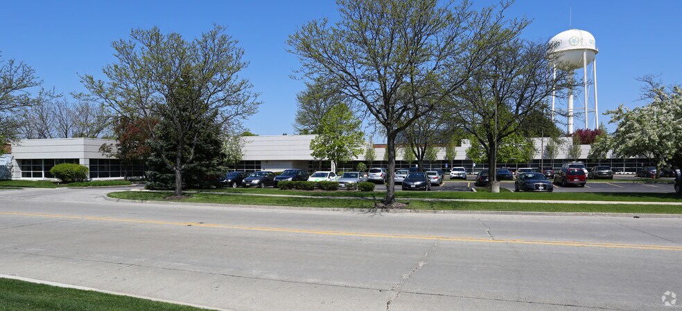 1320 Tower Rd, Schaumburg, IL à louer - Photo du bâtiment - Image 2 de 15