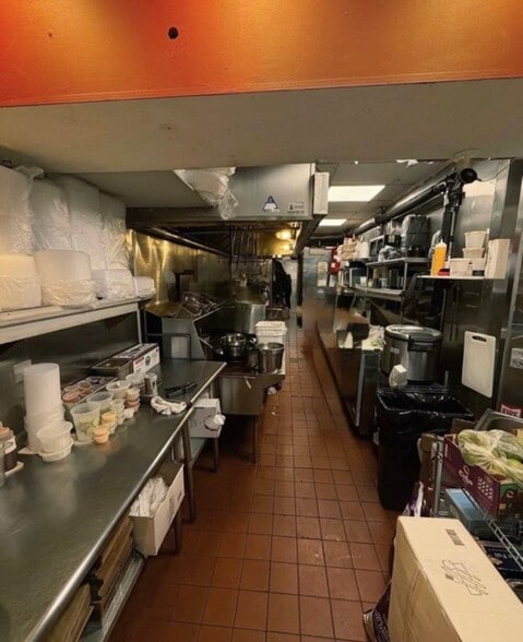 219-221 E 23rd St, New York, NY for lease - Building Photo - Image 2 of 5