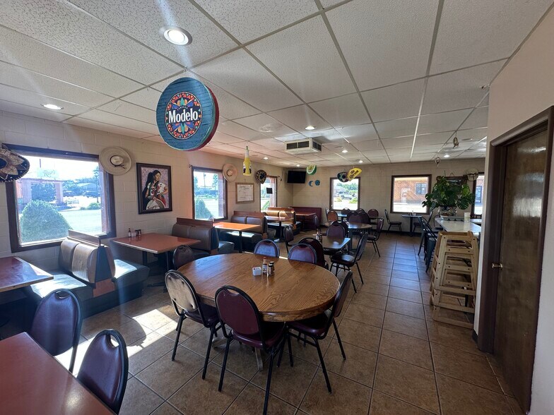 308 Avenue A, Wilder, ID à vendre - Photo du bâtiment - Image 2 de 7