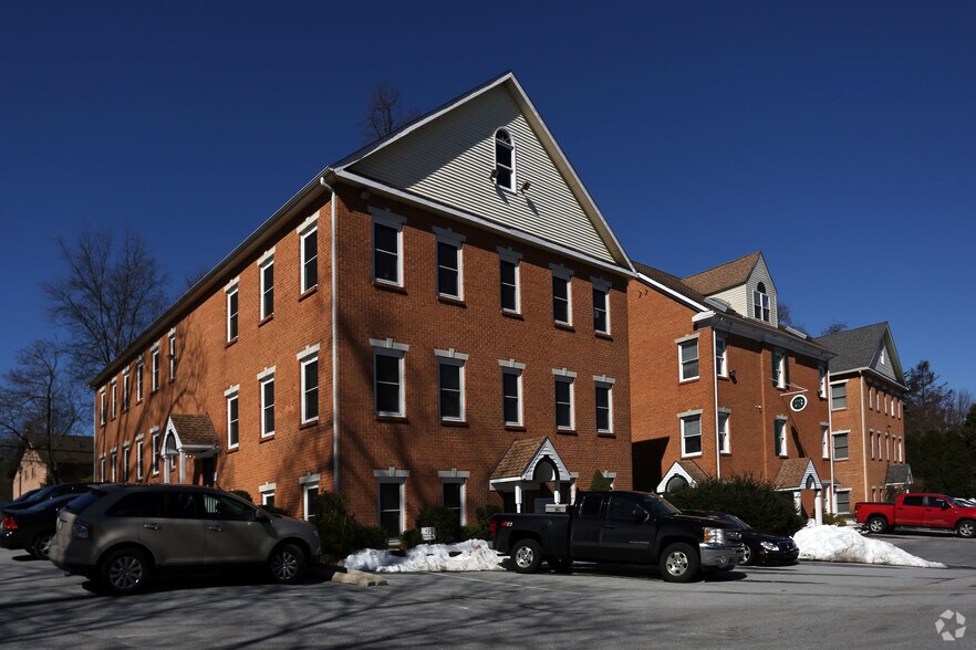 83 Chestnut Rd, Paoli, PA à louer - Photo du bâtiment - Image 2 de 30