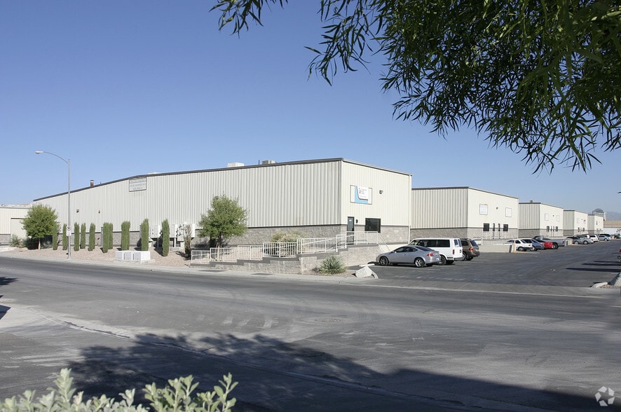 3915 W Hacienda Ave, Las Vegas, NV à louer - Photo du bâtiment - Image 2 de 24