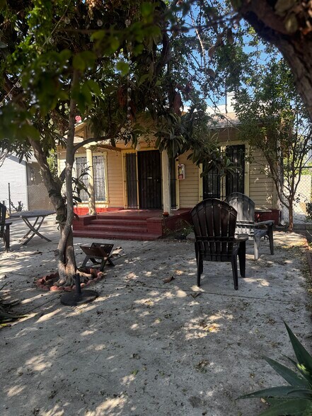 1183 W 37th Dr, Los Angeles, CA à vendre - Photo du bâtiment - Image 3 de 7