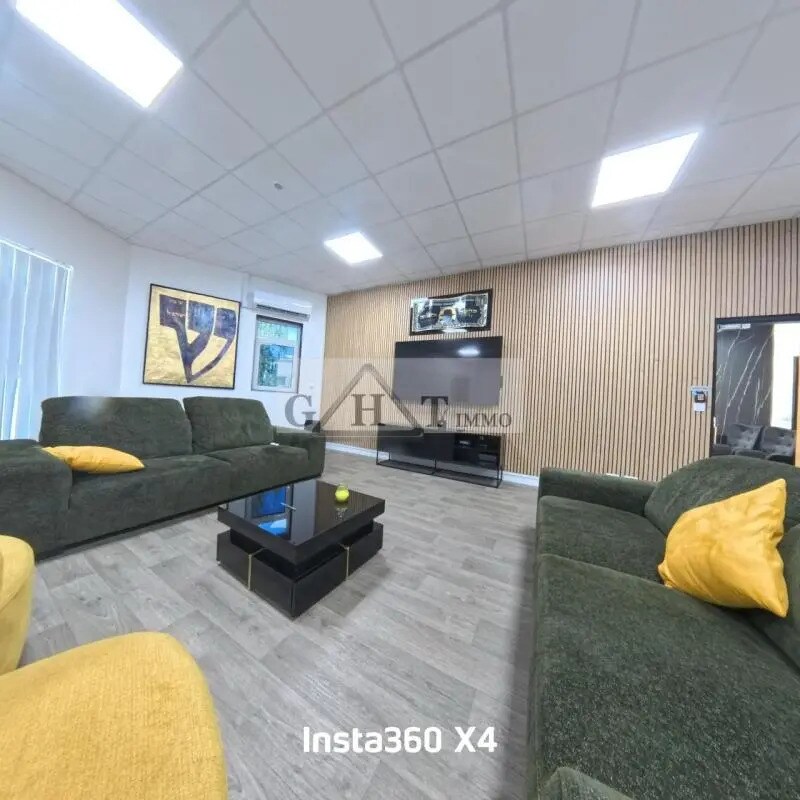 Office in Créteil for lease Interior Photo- Image 1 of 9