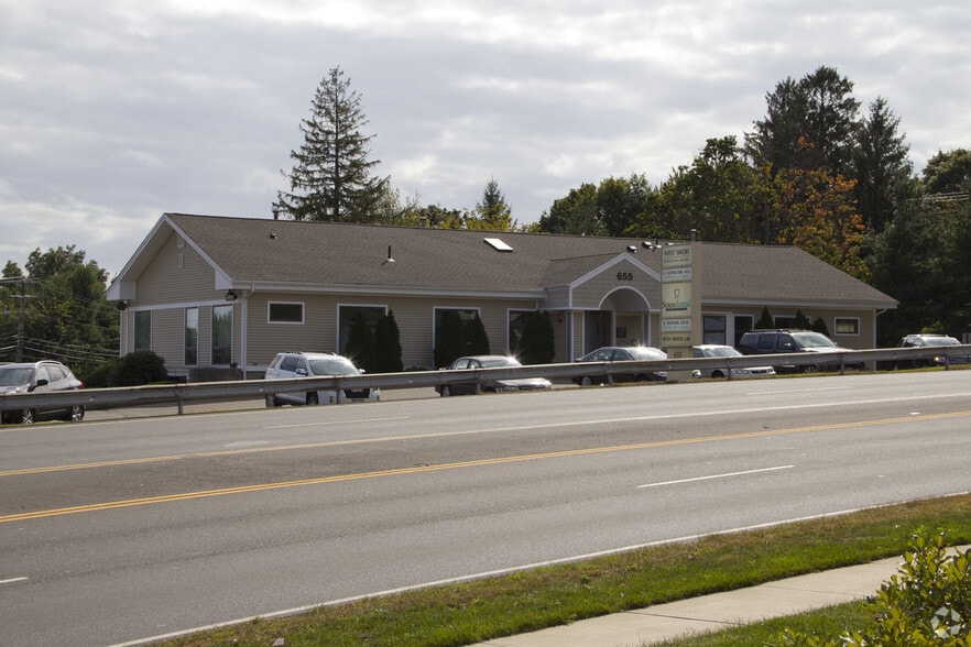 655 Saw Mill Rd, West Haven, CT à vendre - Photo principale - Image 1 de 33