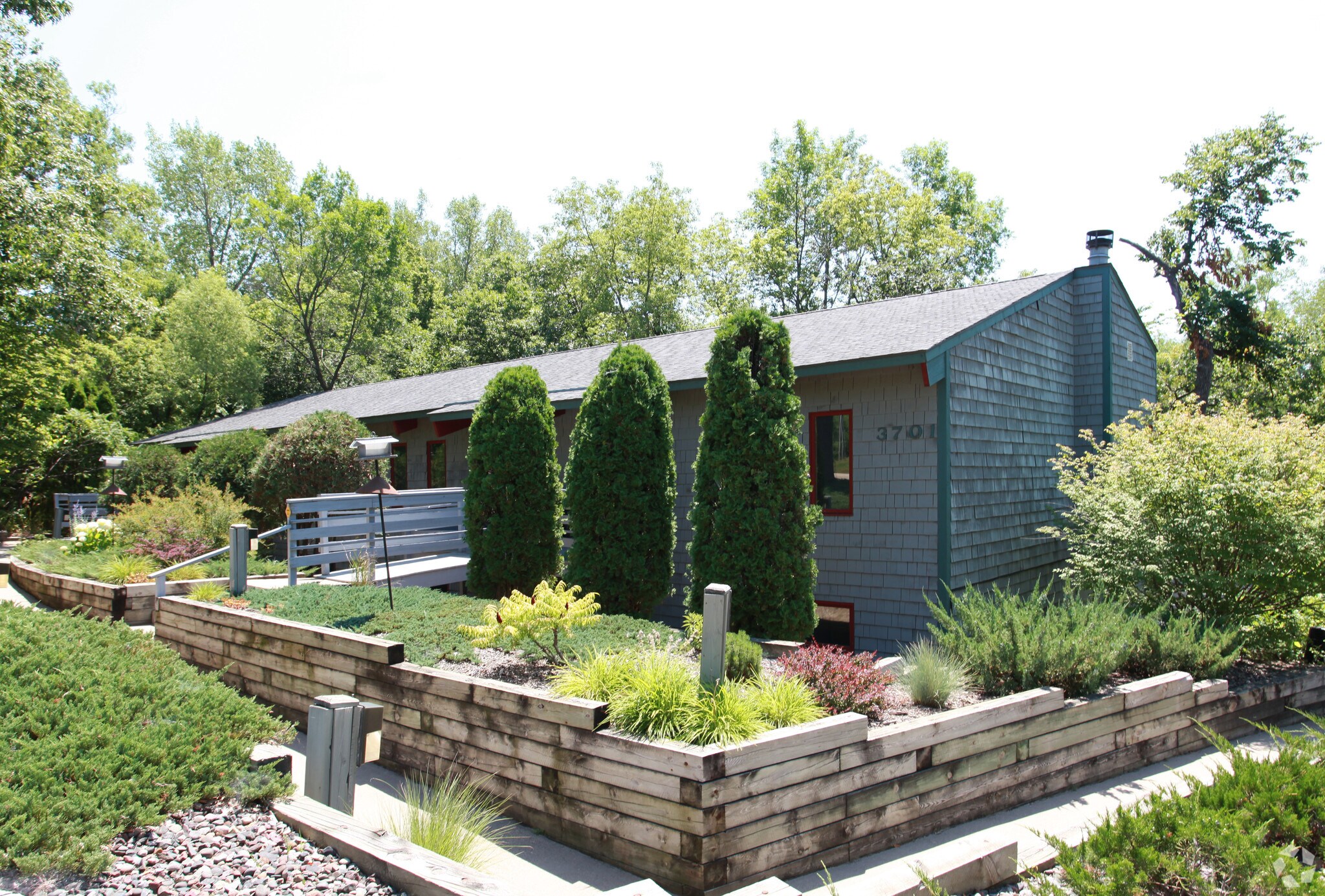 3701 Shoreline Dr, Orono, MN for lease Primary Photo- Image 1 of 51