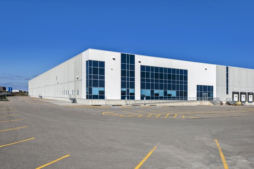100 Ironside Dr, Brampton, ON à louer - Photo du bâtiment - Image 2 de 8