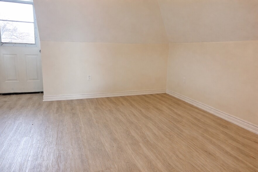 76 Wentworth St S, Hamilton, ON à vendre - Photo intérieure - Image 3 de 38