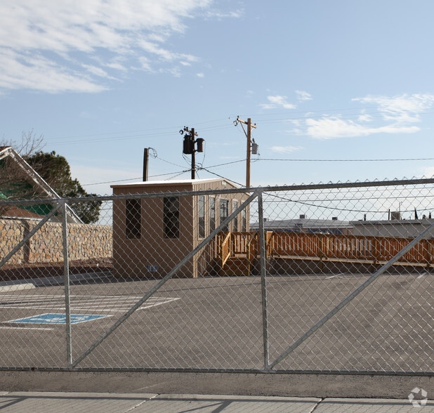3314 Dyer St, El Paso, TX à louer - Photo du bâtiment - Image 2 de 2