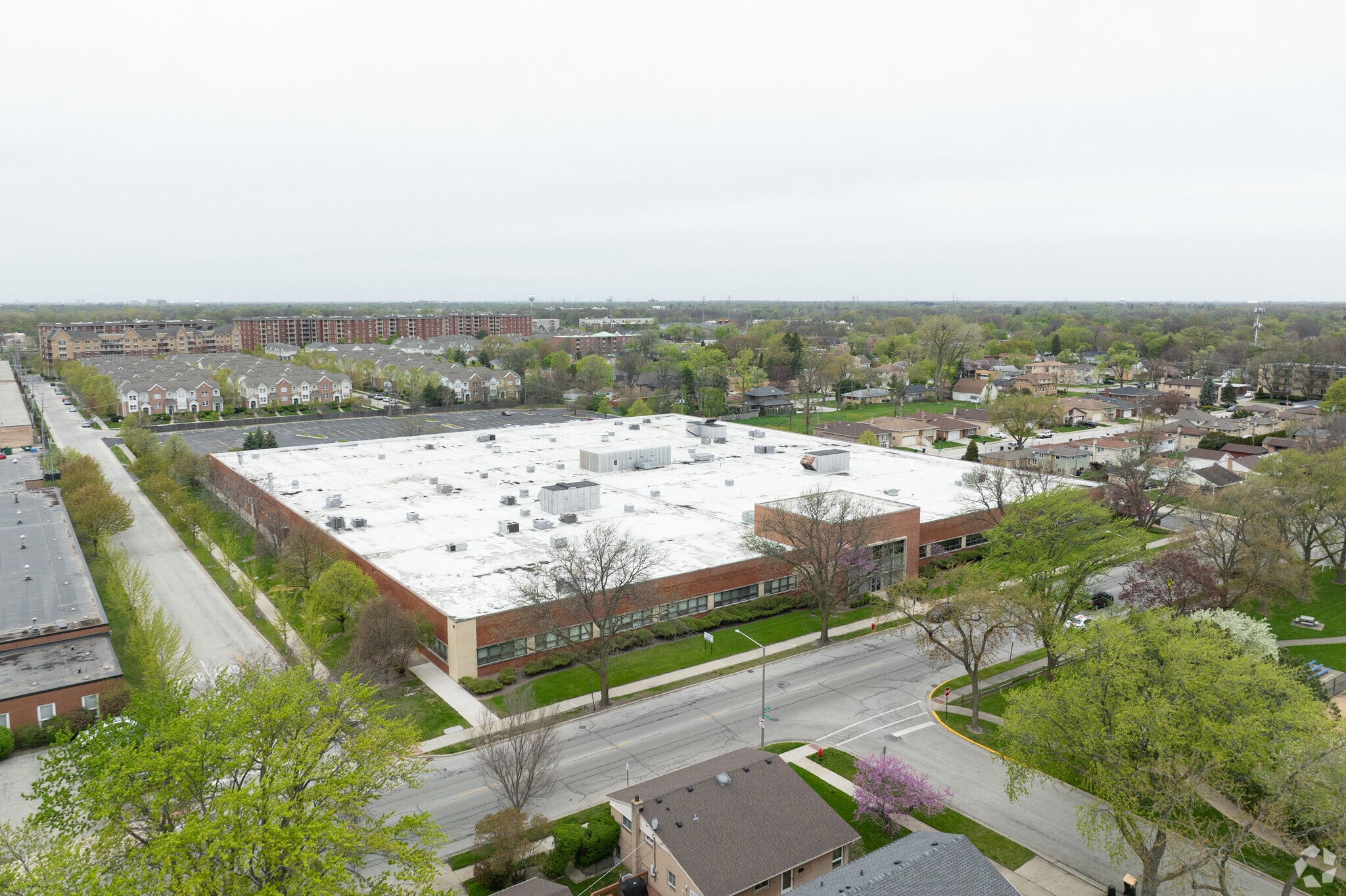 8338 Austin Ave, Morton Grove, IL à vendre Photo principale- Image 1 de 13