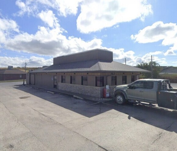 305 Eastgate Dr, Osawatomie, KS à louer - Photo du bâtiment - Image 2 de 4