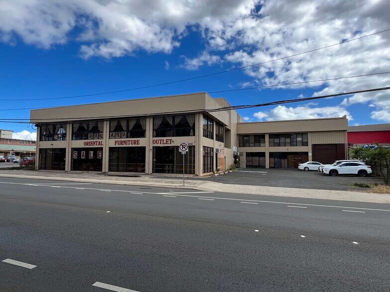 94-303 Farrington Hwy, Waipahu, HI à vendre - Photo du bâtiment - Image 2 de 6