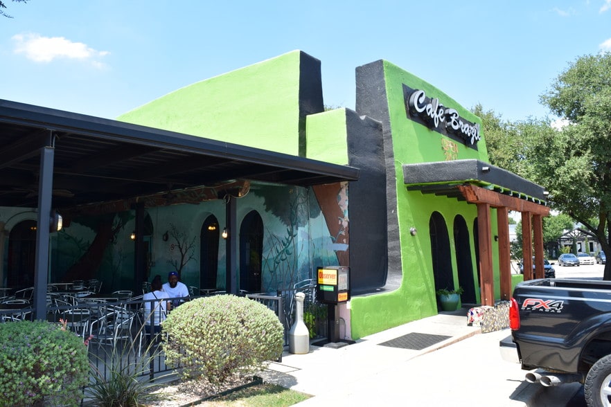 2071 N Central Expy, Richardson, TX à vendre - Photo du bâtiment - Image 3 de 7