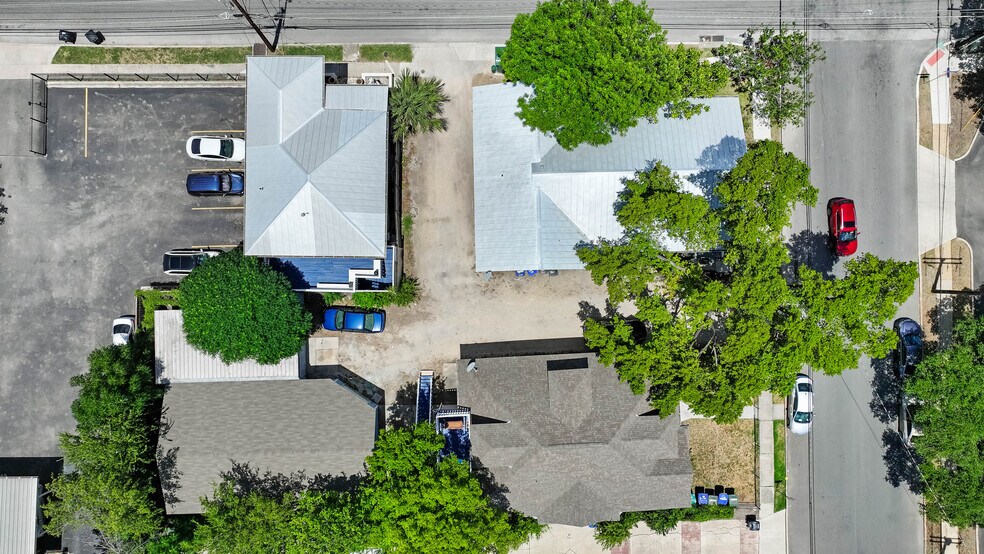 3 Property Portfolio Near Downtown portefeuille de 3 propriétés à vendre sur LoopNet.ca - Photo du bâtiment - Image 1 de 37