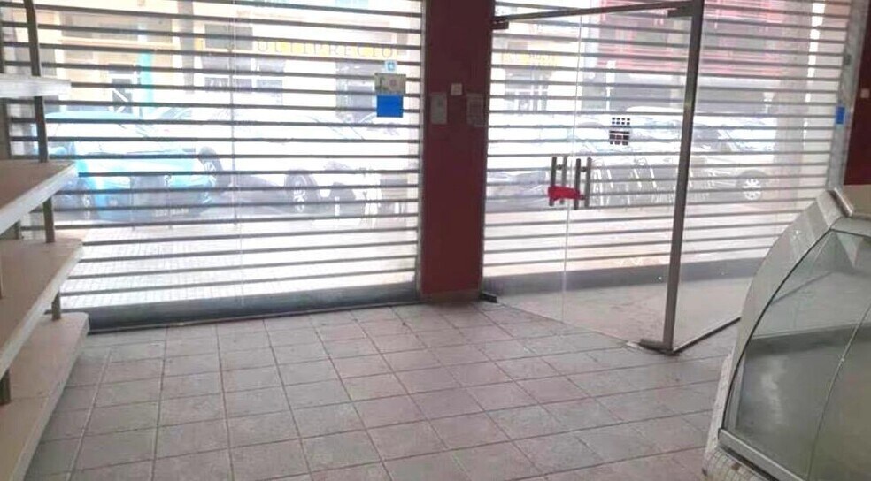 Retail in Gandia, Valencia for sale - Interior Photo - Image 3 of 23