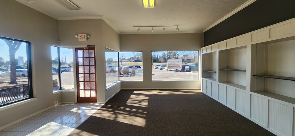 5100 Marsh Rd, Okemos, MI for lease - Interior Photo - Image 2 of 9