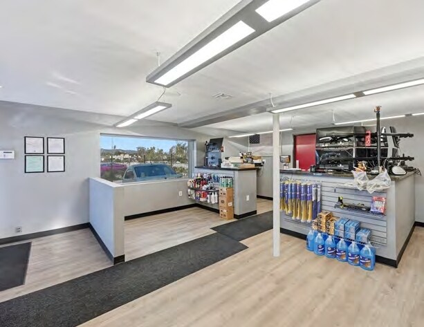 670 Opper St, Escondido, CA à vendre - Photo intérieure - Image 3 de 3
