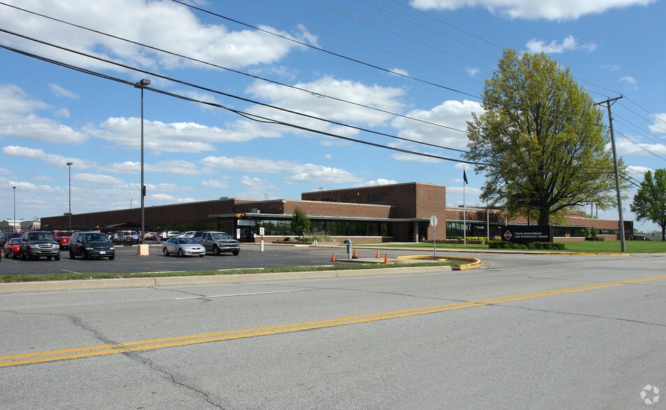 2911 Meyer Rd, Fort Wayne, IN for sale - Building Photo - Image 1 of 1