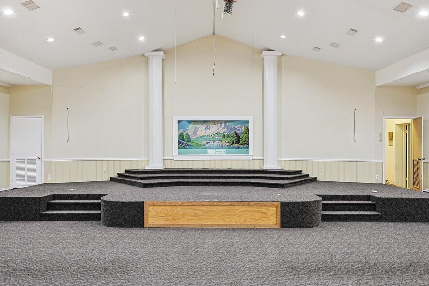 325 S Cowan Ave, Lewisville, TX à vendre - Photo intérieure - Image 3 de 21