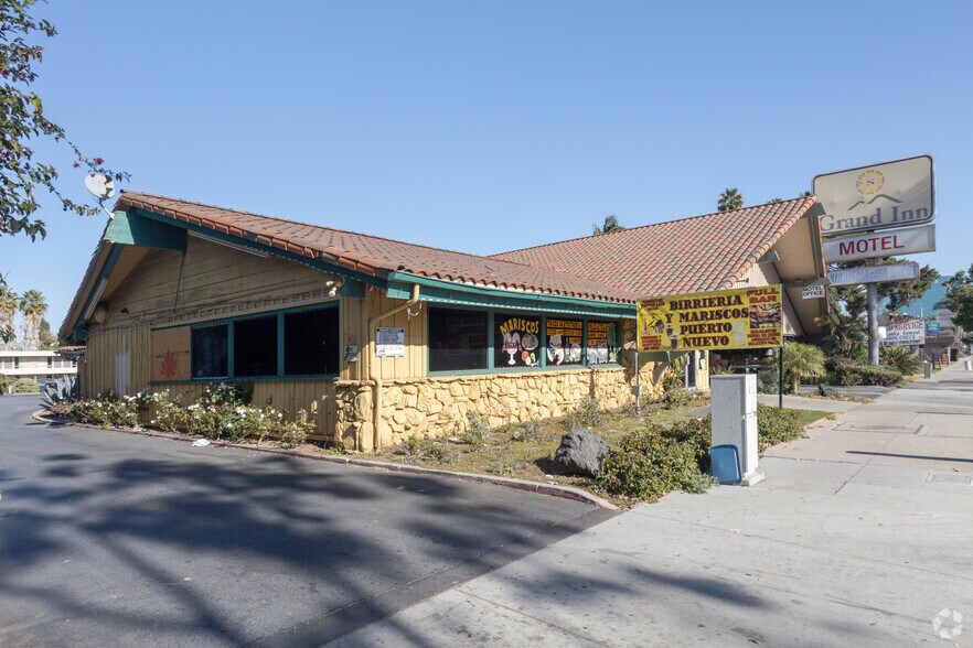 1519 E 1st St, Santa Ana, CA à vendre - Photo du bâtiment - Image 3 de 7